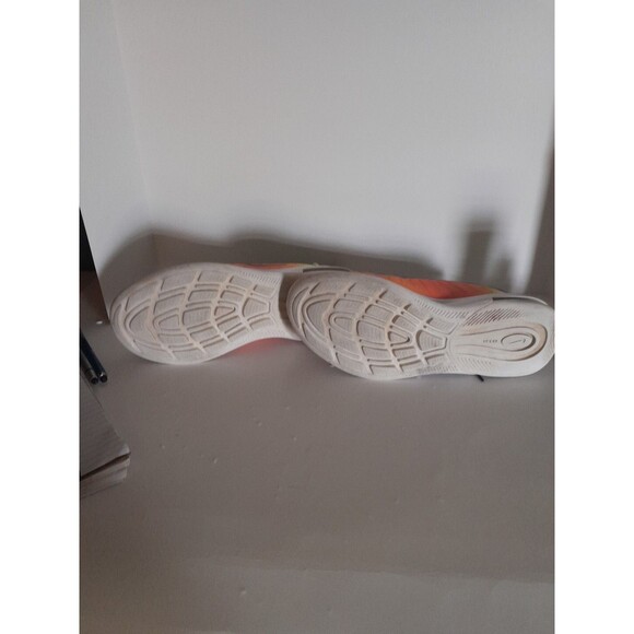 Nike Air Max size 5 youth/ Black- NEON Grean Orange Color Under Black - Picture 3 of 7